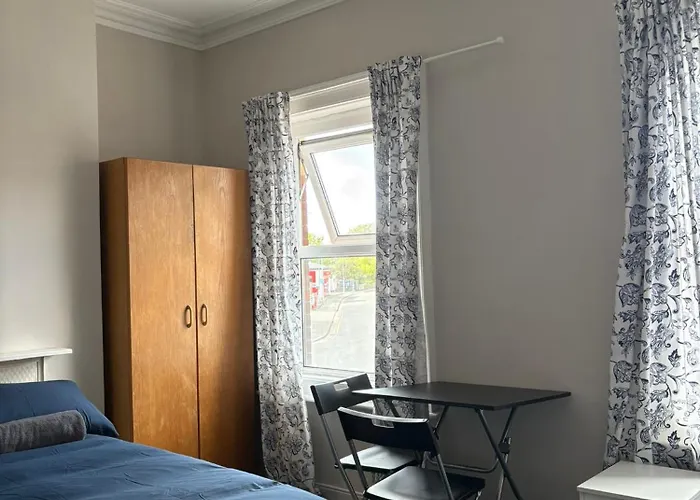 Superb Triple Near Croke Park - 2