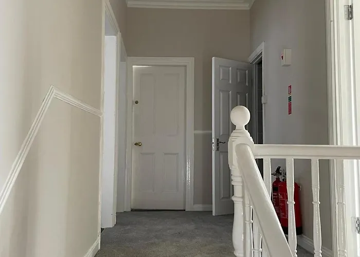 Superb Triple Near Croke Park - 2 *