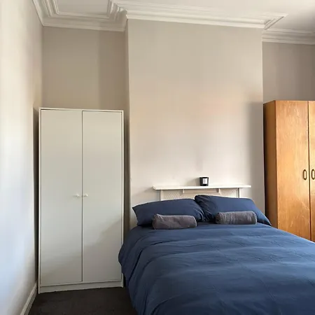 בית הארחה Superb Triple Near Croke Park - 2 דבלין