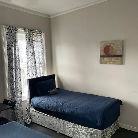 Superb Triple Near Croke Park - 2 Guest house *