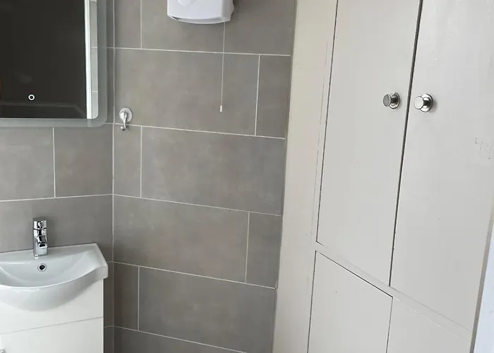 Superb Triple Near Croke Park - 2 *